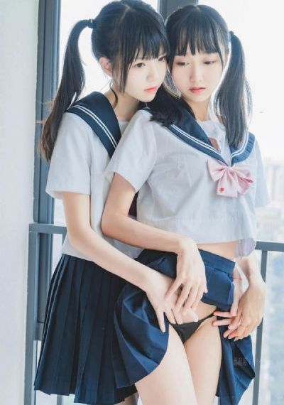 年轻的女闺蜜hd