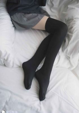 办公室撞击着旗袍美妇的肉体视频