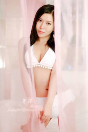 让娇妻尝试三p按摩师高清系列