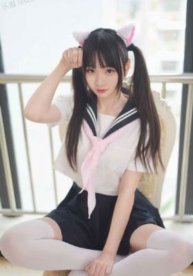从天而降的女孩子从二楼掉下来了