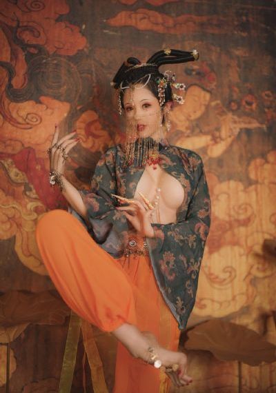 与僧侣交合的色欲之夜