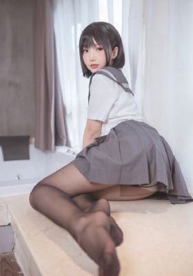 翁工允她的花蒂
